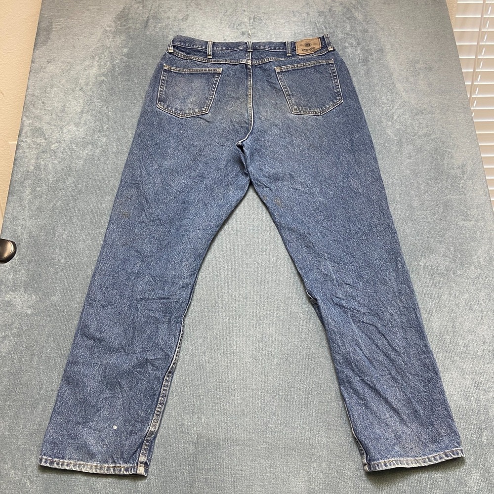 Wrangler Jeans Men 38x34 Blue Denim Medium Wash Pockets Straight Leg Relaxed Fit